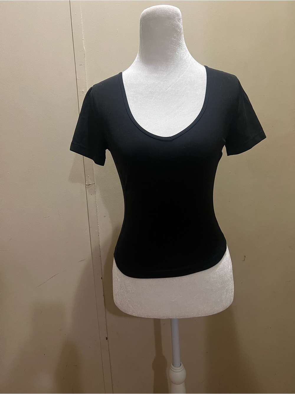 lululemon athletica Black Scoop Neck Short Sleeve Tee